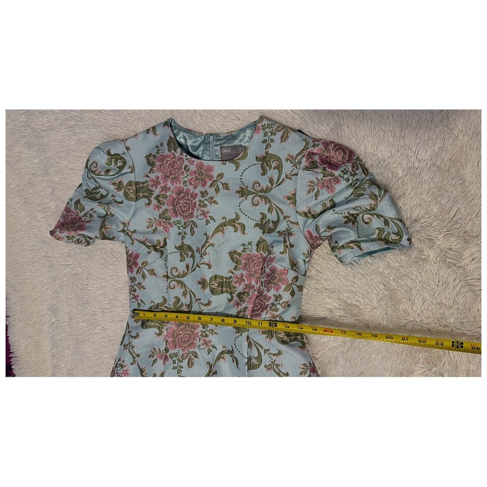 ASOS Short Sleeve Historical
Jacquard Dress - Picture 11 of 16